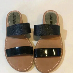 Sam & Libby Black Slip On Sandals with Faux Patent Leather Strap-Size 7.5